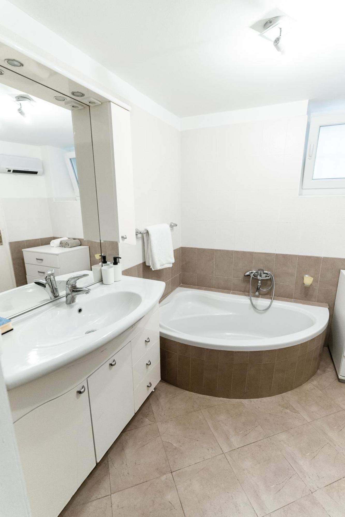 شقة House Gorica شيبينيك الغرفة الصورة
